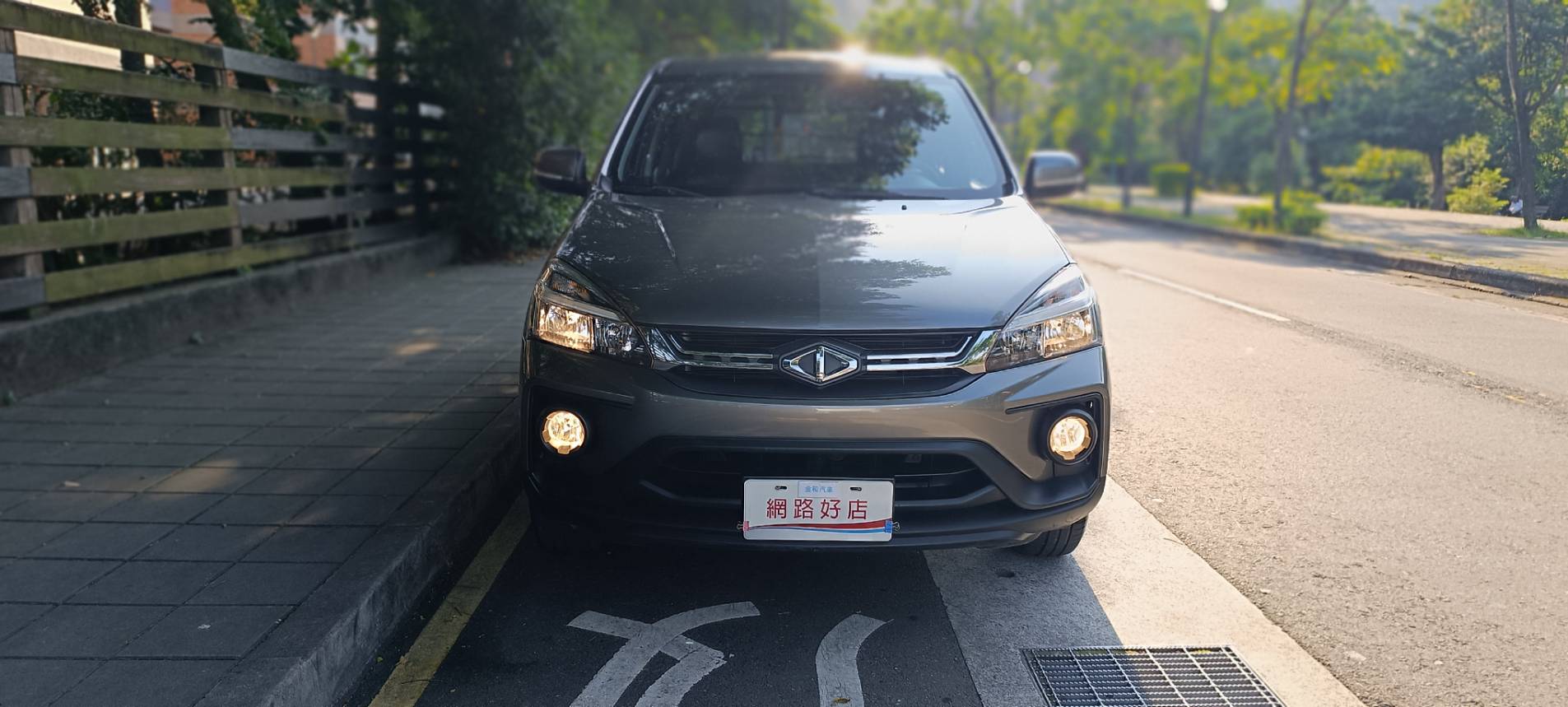 🚗 2023 三菱 ZINGER 精緻型 2.4 灰色｜低里程・大空間・創業載貨好幫手 🔥  第2張相片