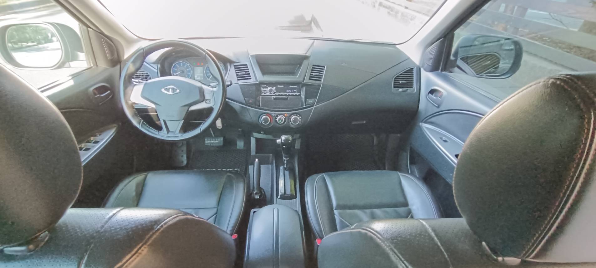 🚗 2023 三菱 ZINGER 精緻型 2.4 灰色｜低里程・大空間・創業載貨好幫手 🔥  第6張相片