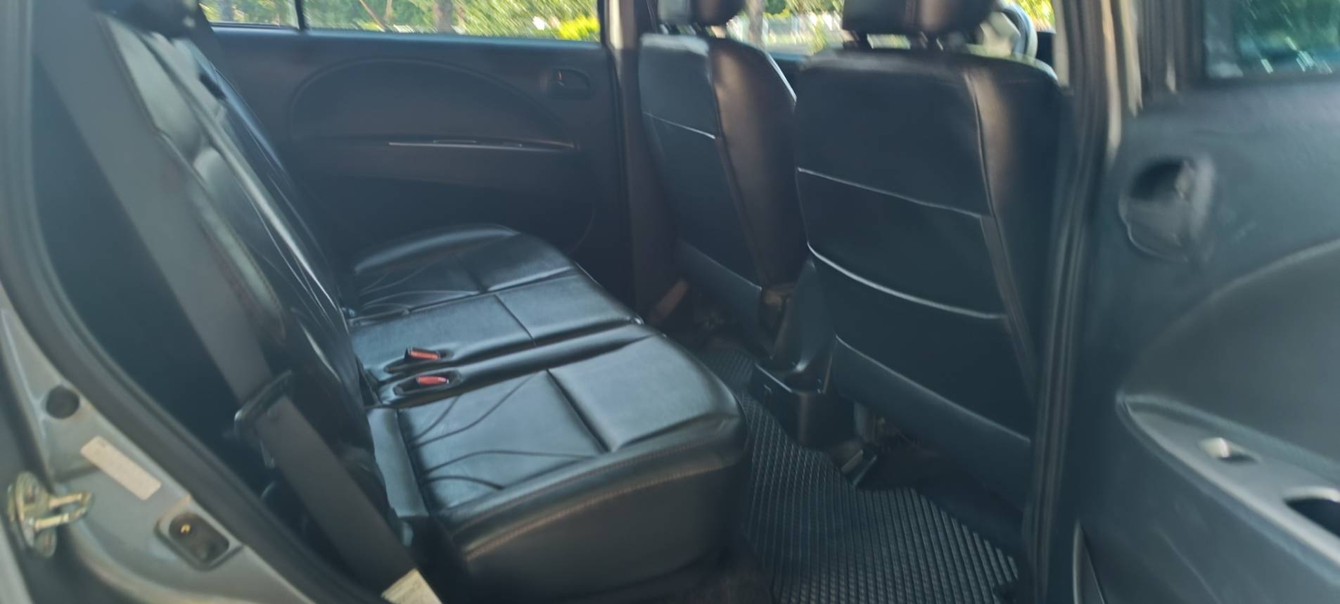 🚗 2023 三菱 ZINGER 精緻型 2.4 灰色｜低里程・大空間・創業載貨好幫手 🔥  第7張相片