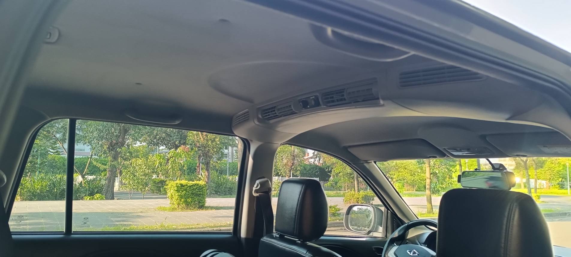 🚗 2023 三菱 ZINGER 精緻型 2.4 灰色｜低里程・大空間・創業載貨好幫手 🔥  第9張相片
