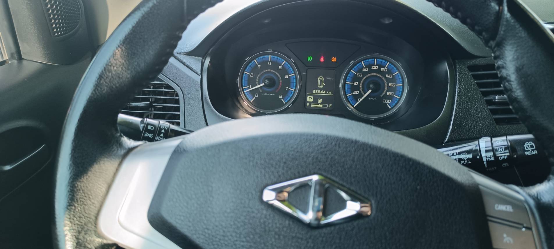 🚗 2023 三菱 ZINGER 精緻型 2.4 灰色｜低里程・大空間・創業載貨好幫手 🔥  第15張相片