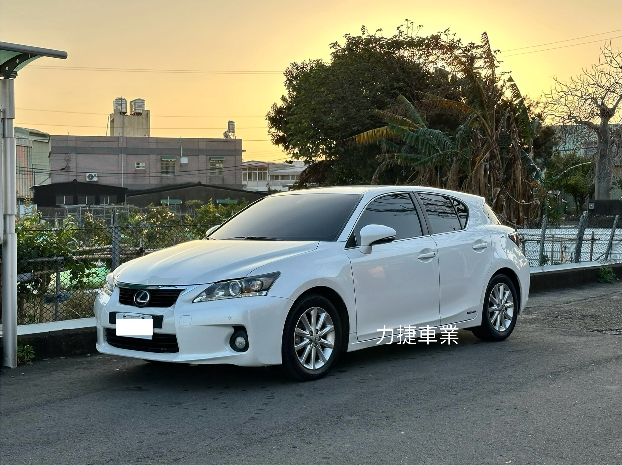 【力捷國際車業】2013 Lexus CT200h 豪華版 認證車 原鈑件  第1張相片