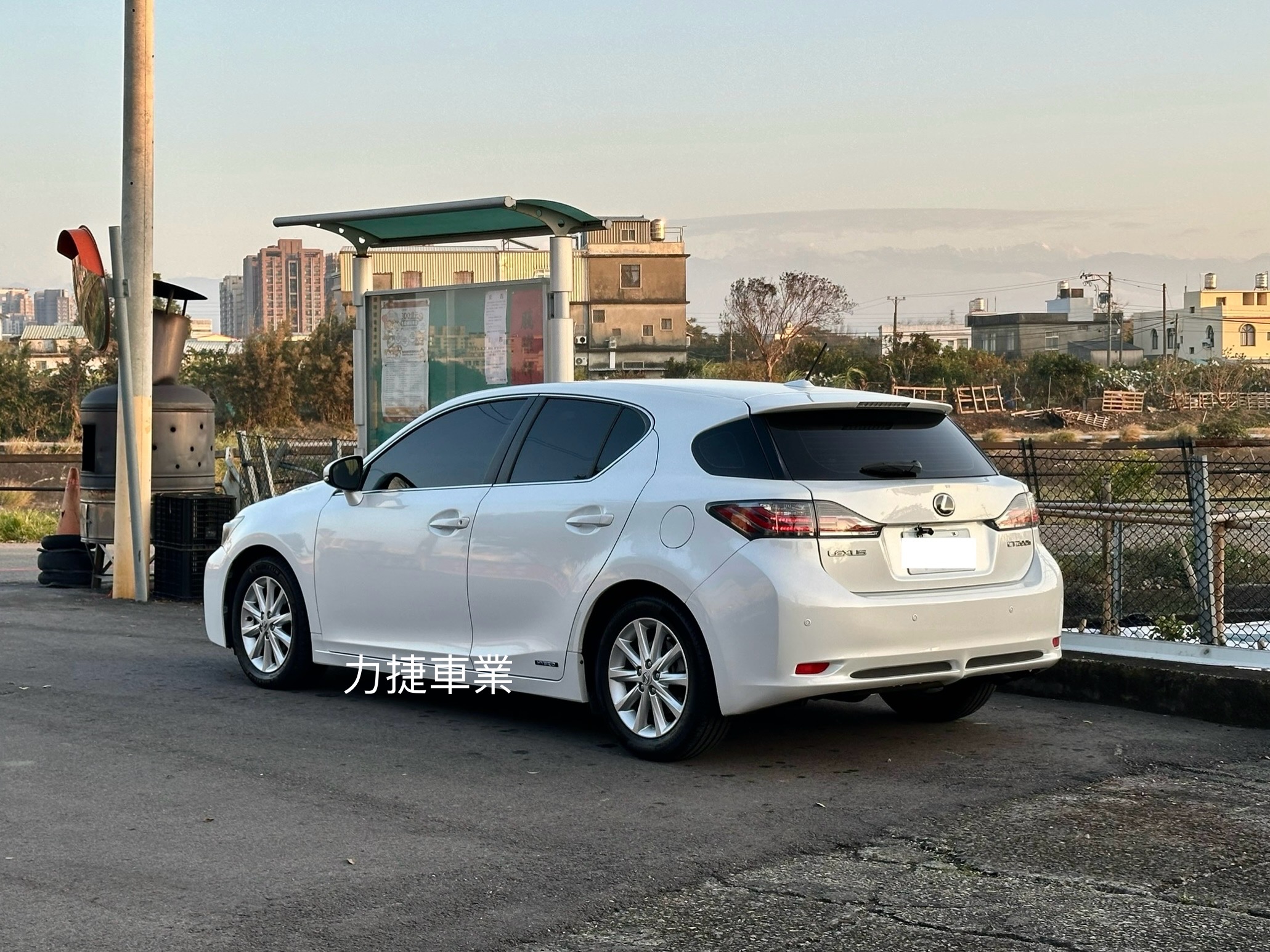 【力捷國際車業】2013 Lexus CT200h 豪華版 認證車 原鈑件  第2張相片