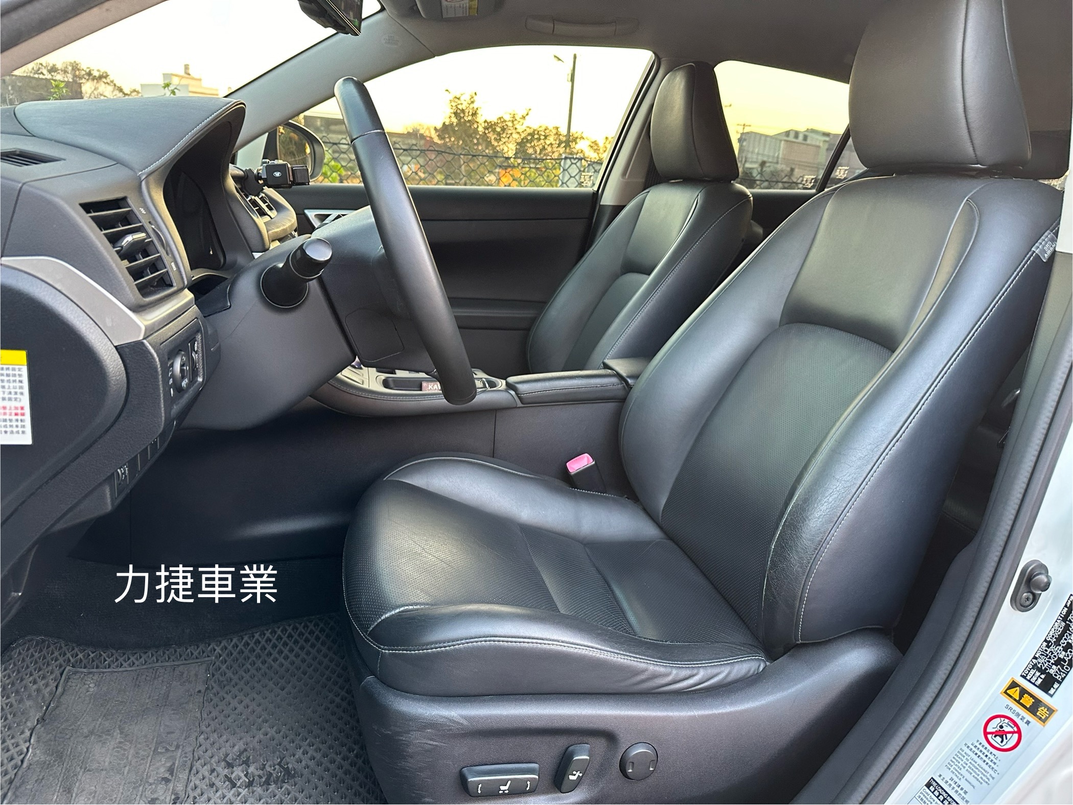 【力捷國際車業】2013 Lexus CT200h 豪華版 認證車 原鈑件  第3張相片