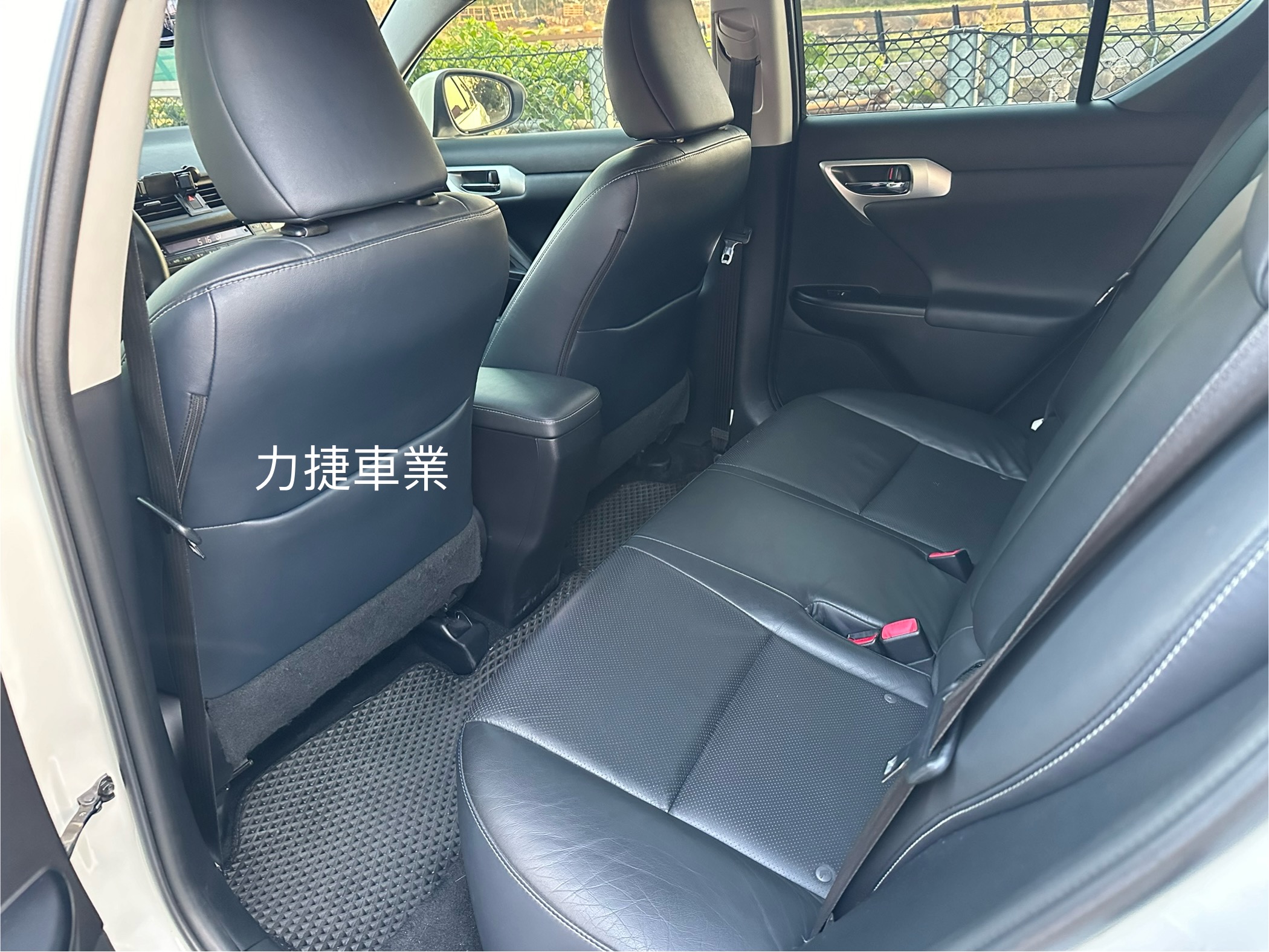 【力捷國際車業】2013 Lexus CT200h 豪華版 認證車 原鈑件  第4張相片