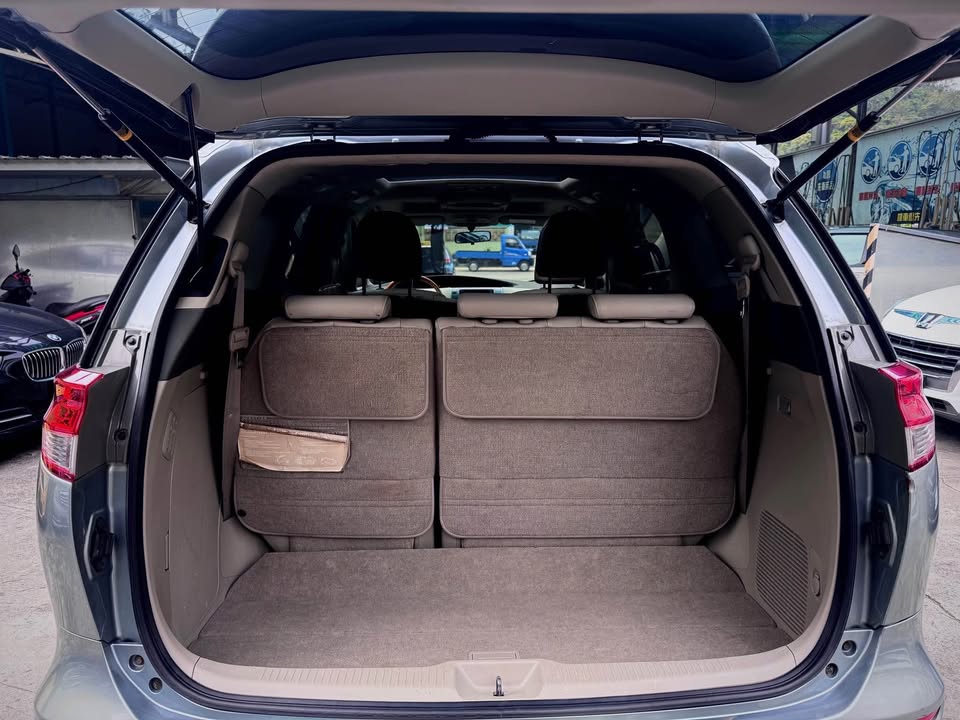 2011 Toyota Previa 2.4豪華版 跑多 反映在車價上 無待修   第7張相片