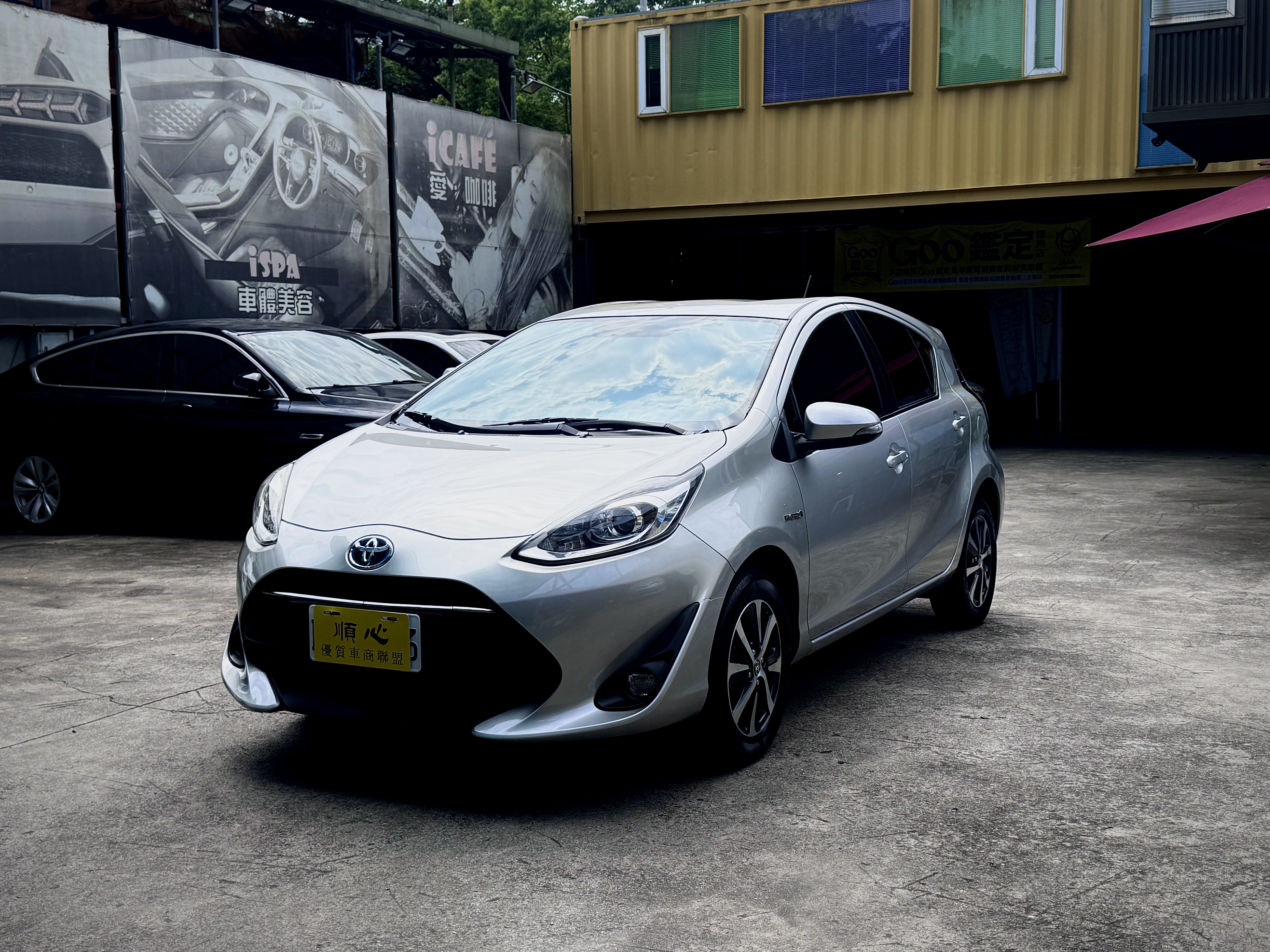 2019 Toyota Prius C 油電混合 內裝乾淨完整  第1張相片