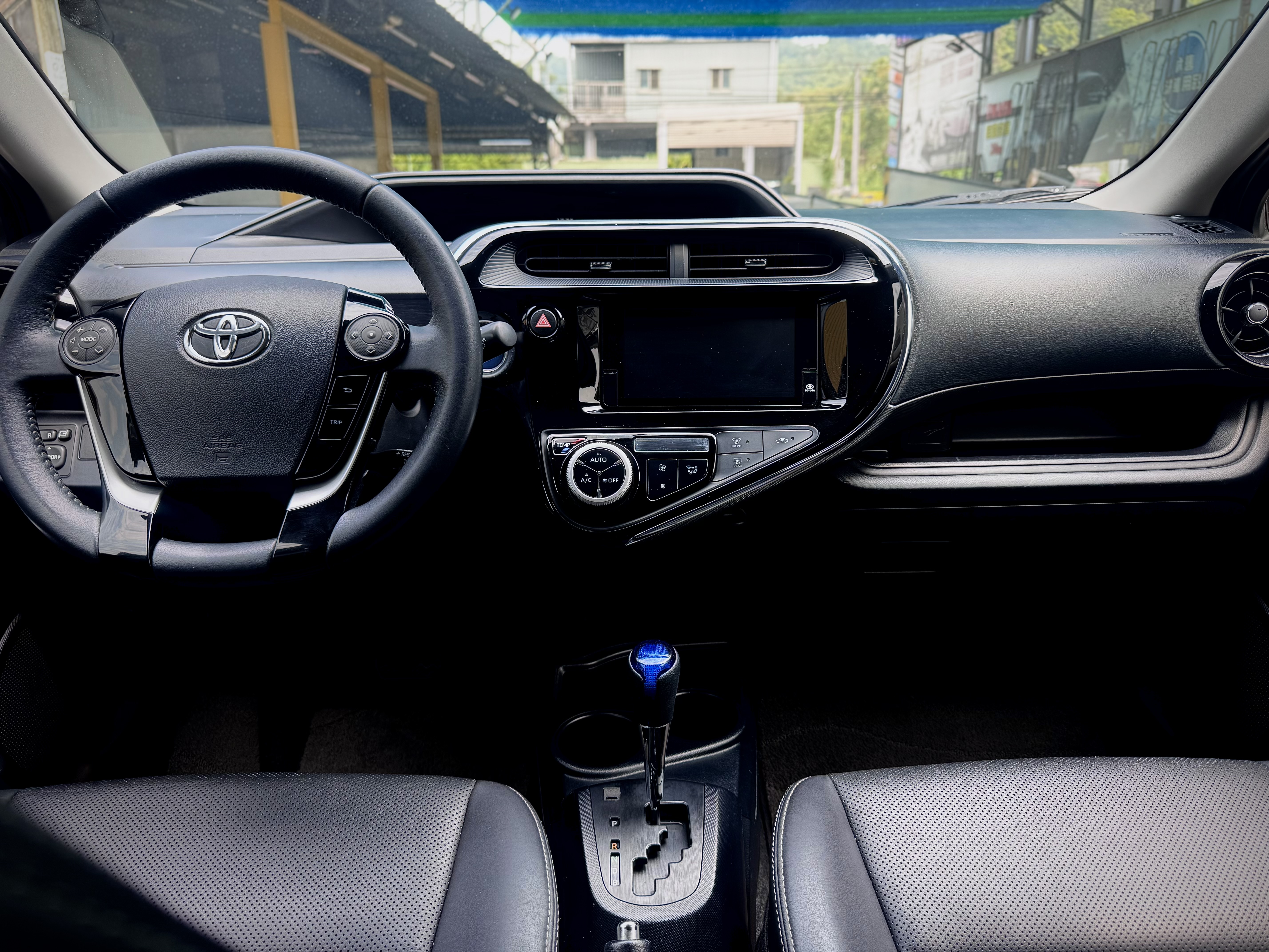 2019 Toyota Prius C 油電混合 內裝乾淨完整  第5張相片