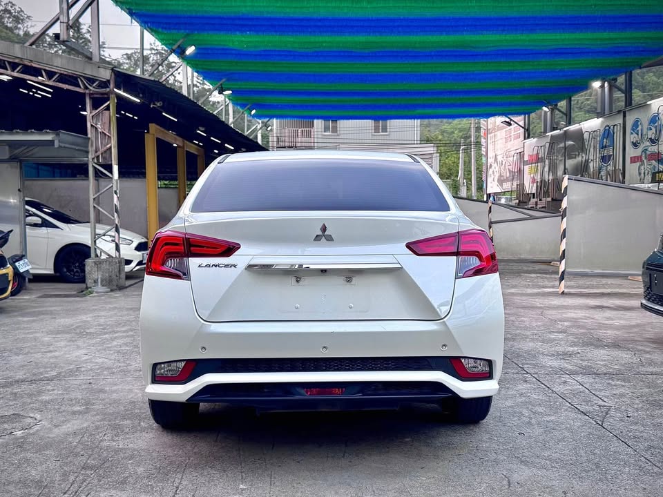 2017 Mitsubishi grand lancer 1.8時尚型   第3張相片