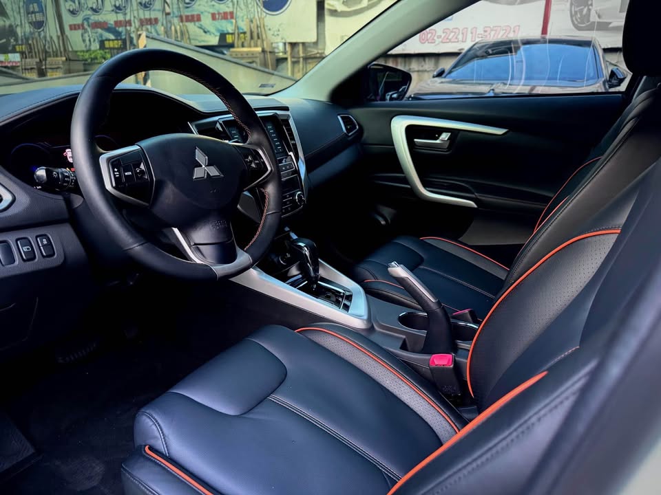 2017 Mitsubishi grand lancer 1.8時尚型   第7張相片