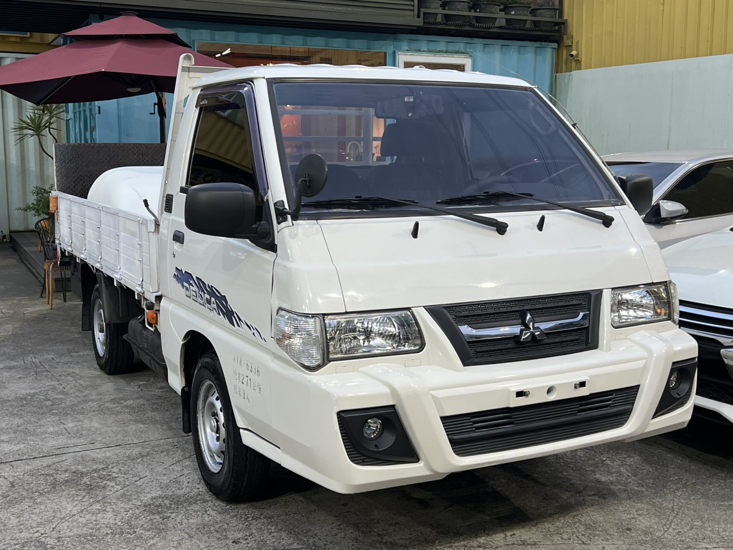 2018 delica 得利卡 有升降尾門 原鈑件  第1張相片