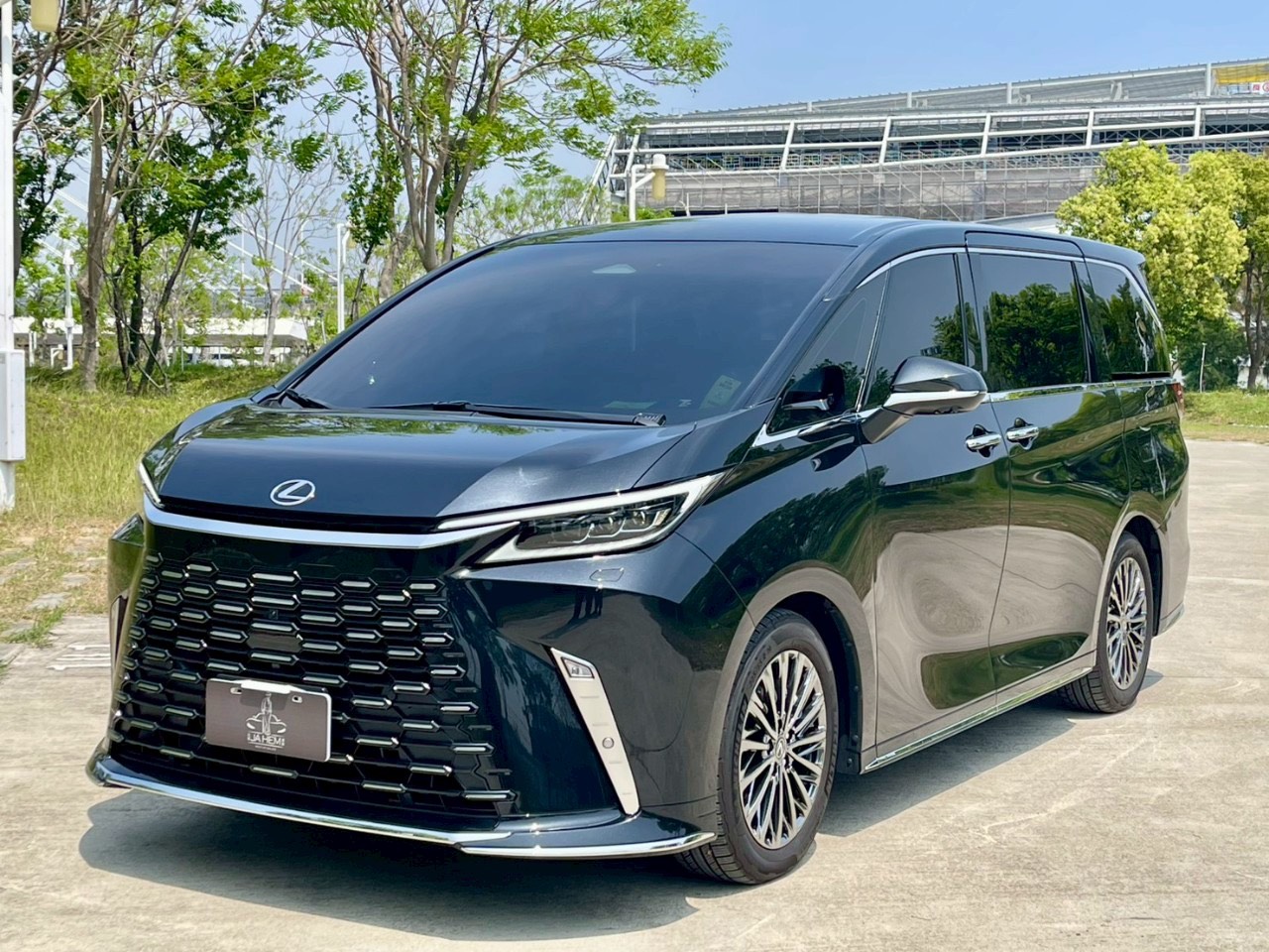 2024年式 凌志Lexus LM500h 全台最便宜 電話：0966218569 賴：imkc9718  第1張相片