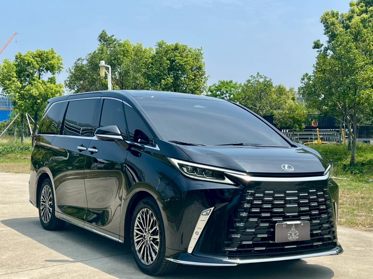 2024年式 凌志Lexus LM500h 全台最便宜 電話：0966218569 賴：imkc9718  第2張相片