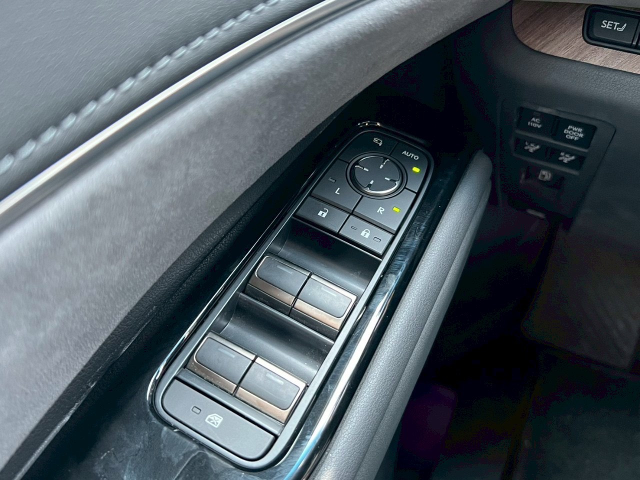 2024年式 凌志Lexus LM500h 全台最便宜 電話：0966218569 賴：imkc9718  第9張相片