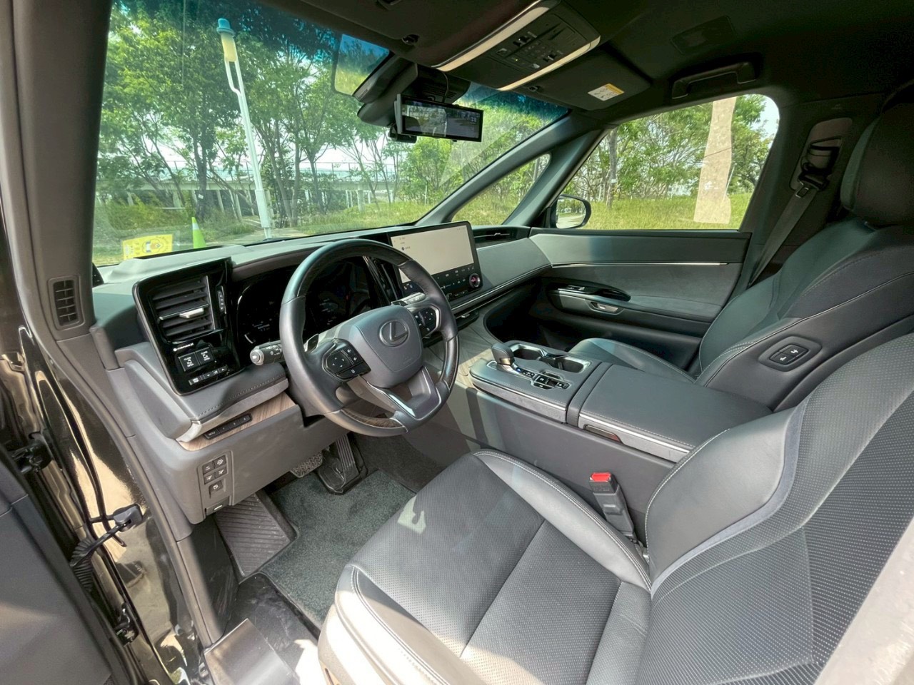 2024年式 凌志Lexus LM500h 全台最便宜 電話：0966218569 賴：imkc9718  第11張相片