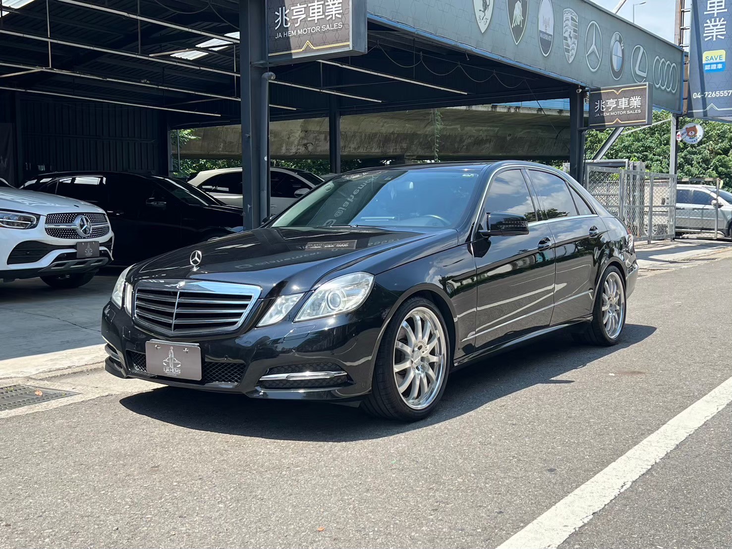 2012 賓士Benz E300 Avantgarde 電話：0966218569 賴：imkc9718  第1張相片