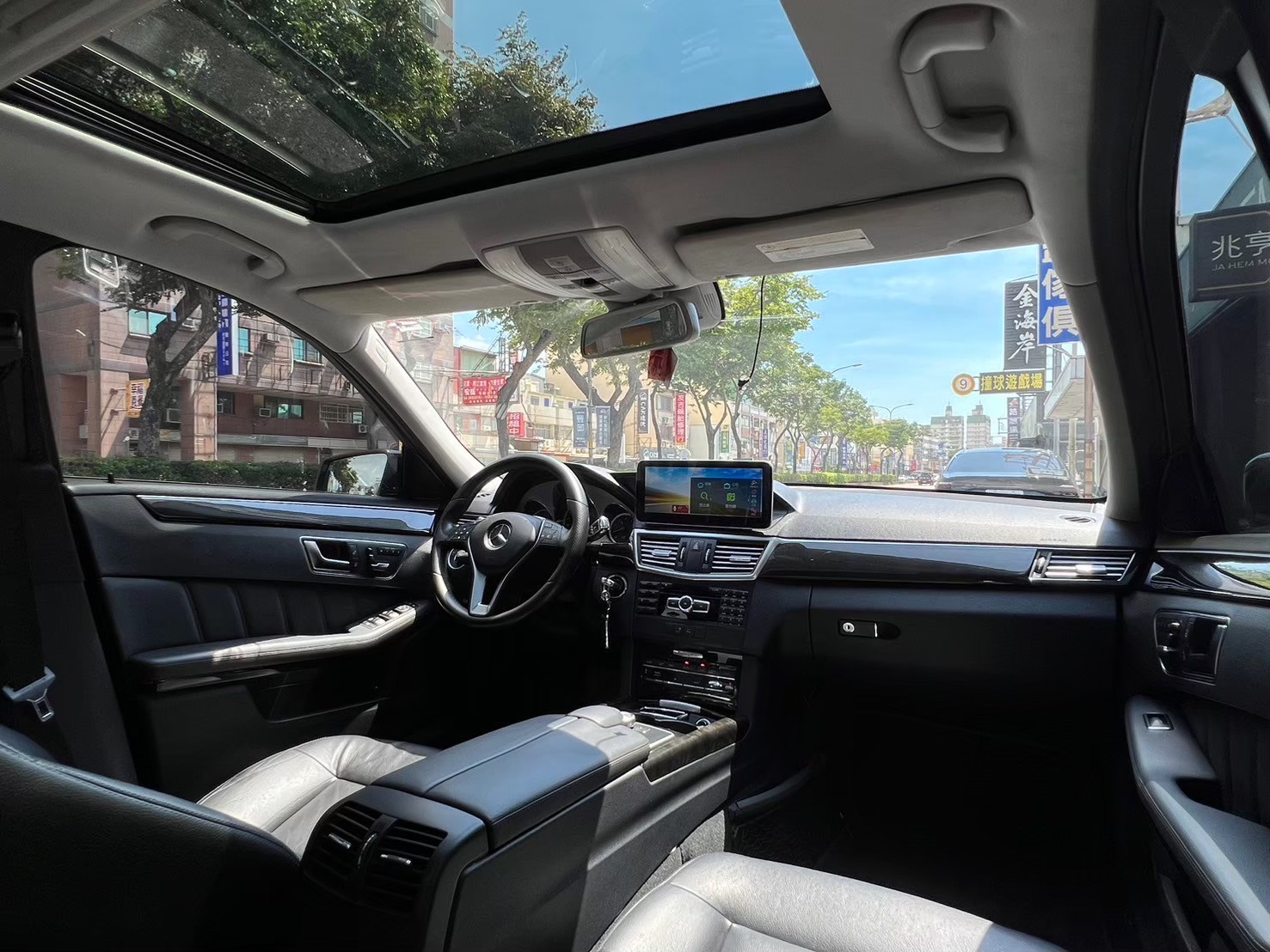 2012 賓士Benz E300 Avantgarde 電話：0966218569 賴：imkc9718  第9張相片