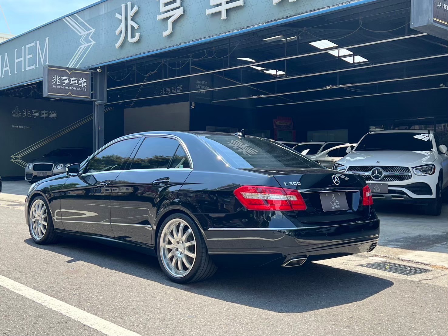 2012 賓士Benz E300 Avantgarde 電話：0966218569 賴：imkc9718  第12張相片