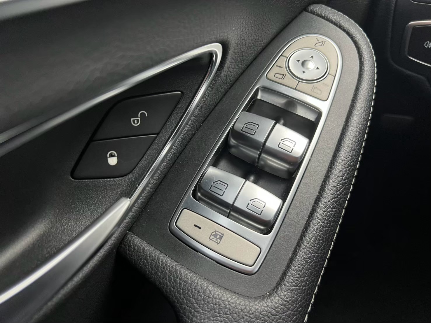 2014 賓士 C250 AMG 電話：0966218569 賴：imkc9718  第9張相片