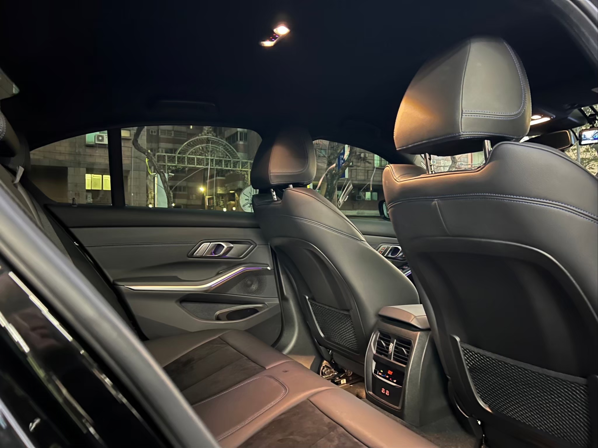 2021 寶馬Bmw 320i M-Sport 電話0966218569 賴：imkc9718  第11張相片