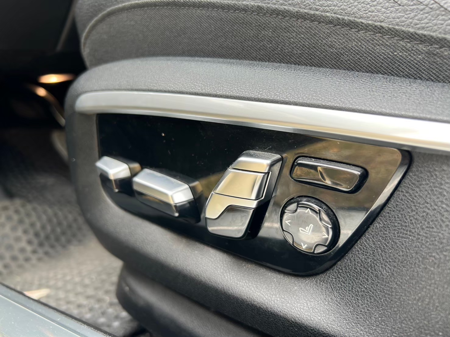 2015 寶馬 Bmw 740i 電話：0966218569 賴：imkc9718  第7張相片