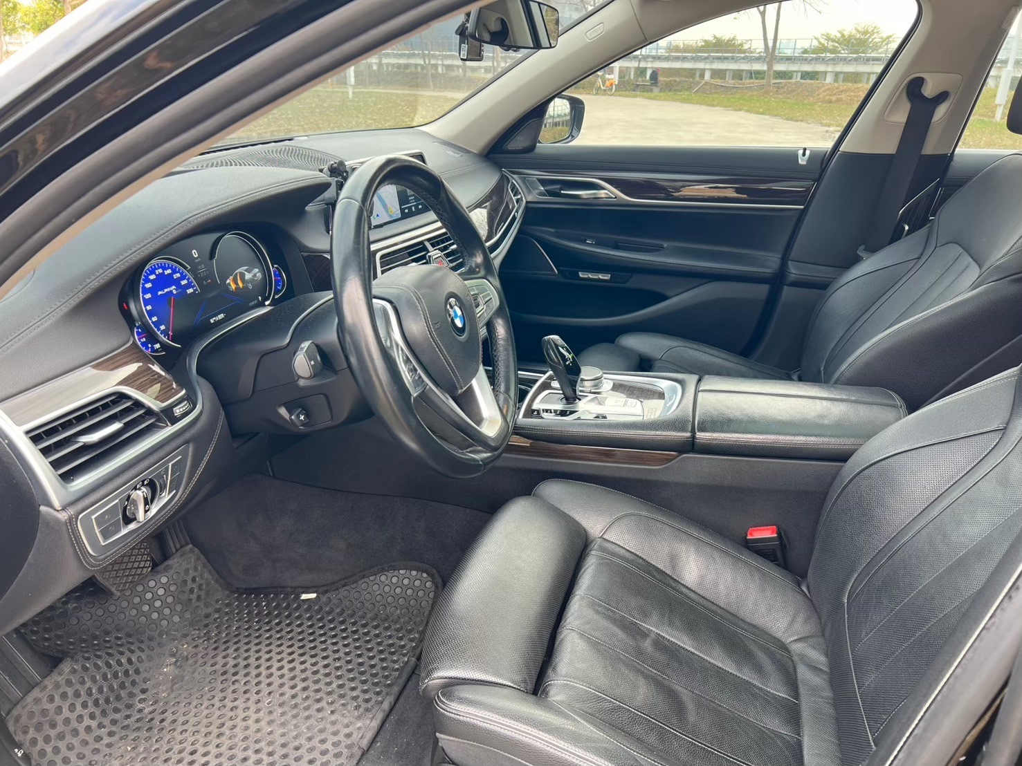2015 寶馬 Bmw 740i 電話：0966218569 賴：imkc9718  第9張相片
