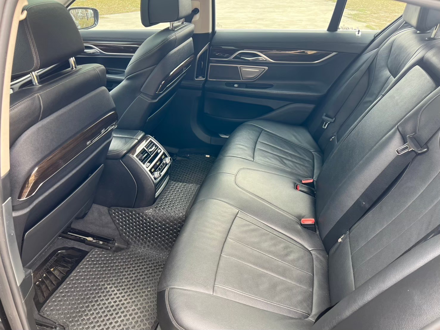 2015 寶馬 Bmw 740i 電話：0966218569 賴：imkc9718  第10張相片