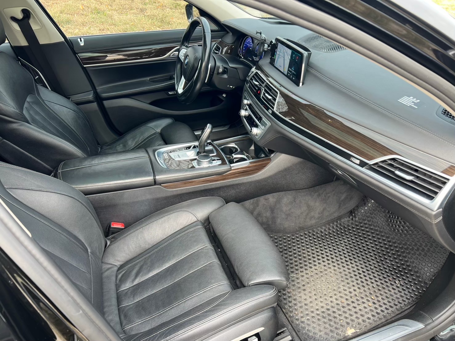 2015 寶馬 Bmw 740i 電話：0966218569 賴：imkc9718  第11張相片