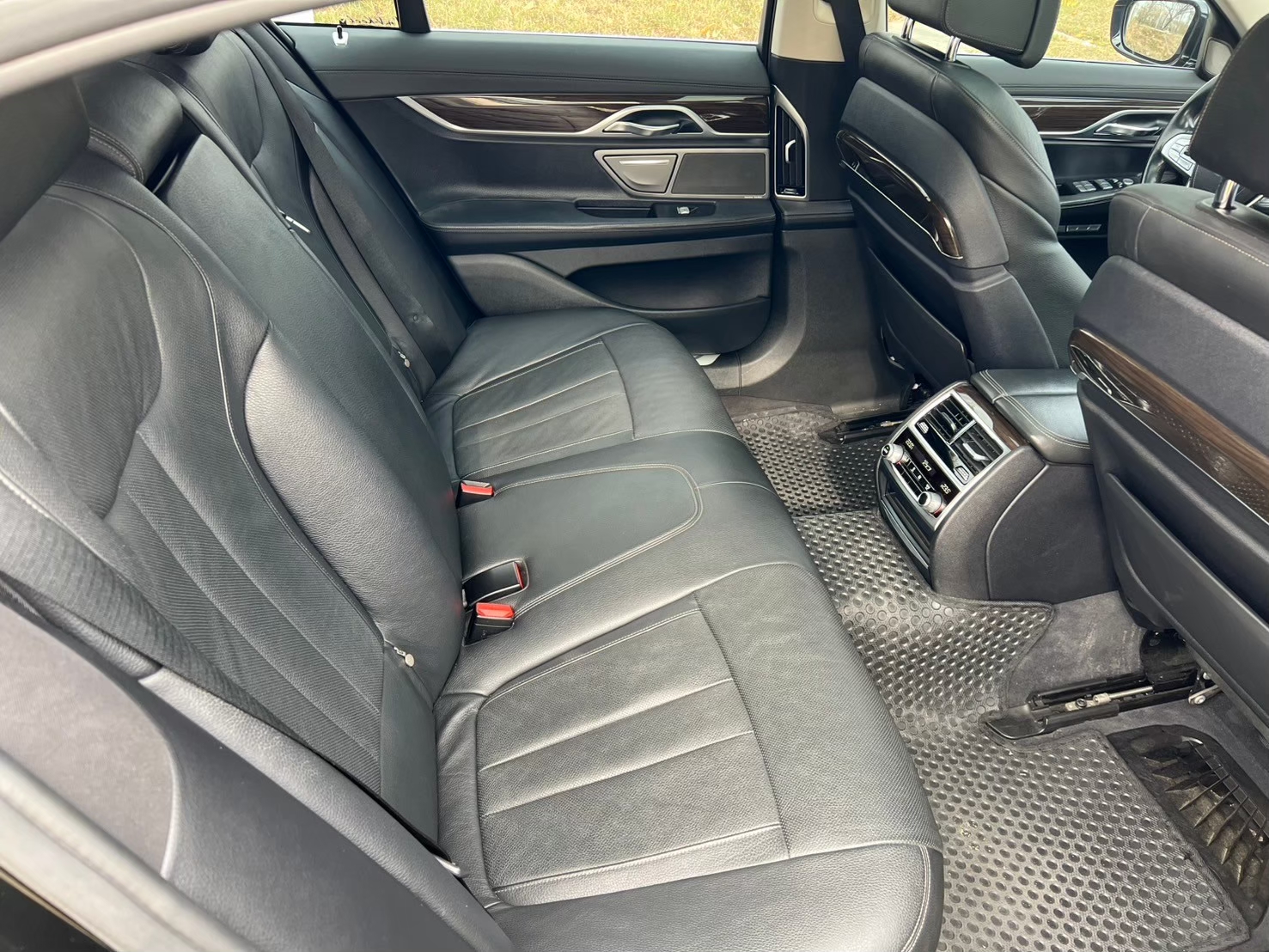 2015 寶馬 Bmw 740i 電話：0966218569 賴：imkc9718  第12張相片