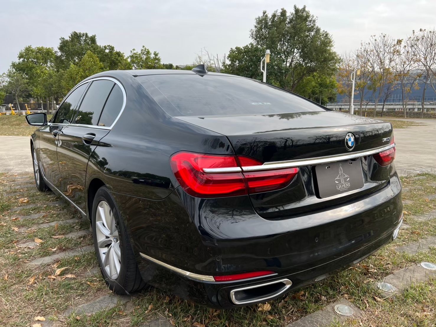 2015 寶馬 Bmw 740i 電話：0966218569 賴：imkc9718  第16張相片