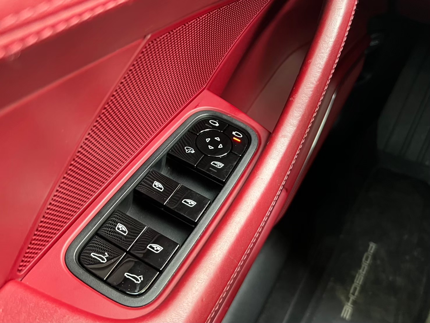 2019 保時捷 Porsche Panamera GTS 電話：0966218569 賴：imkc9718  第10張相片