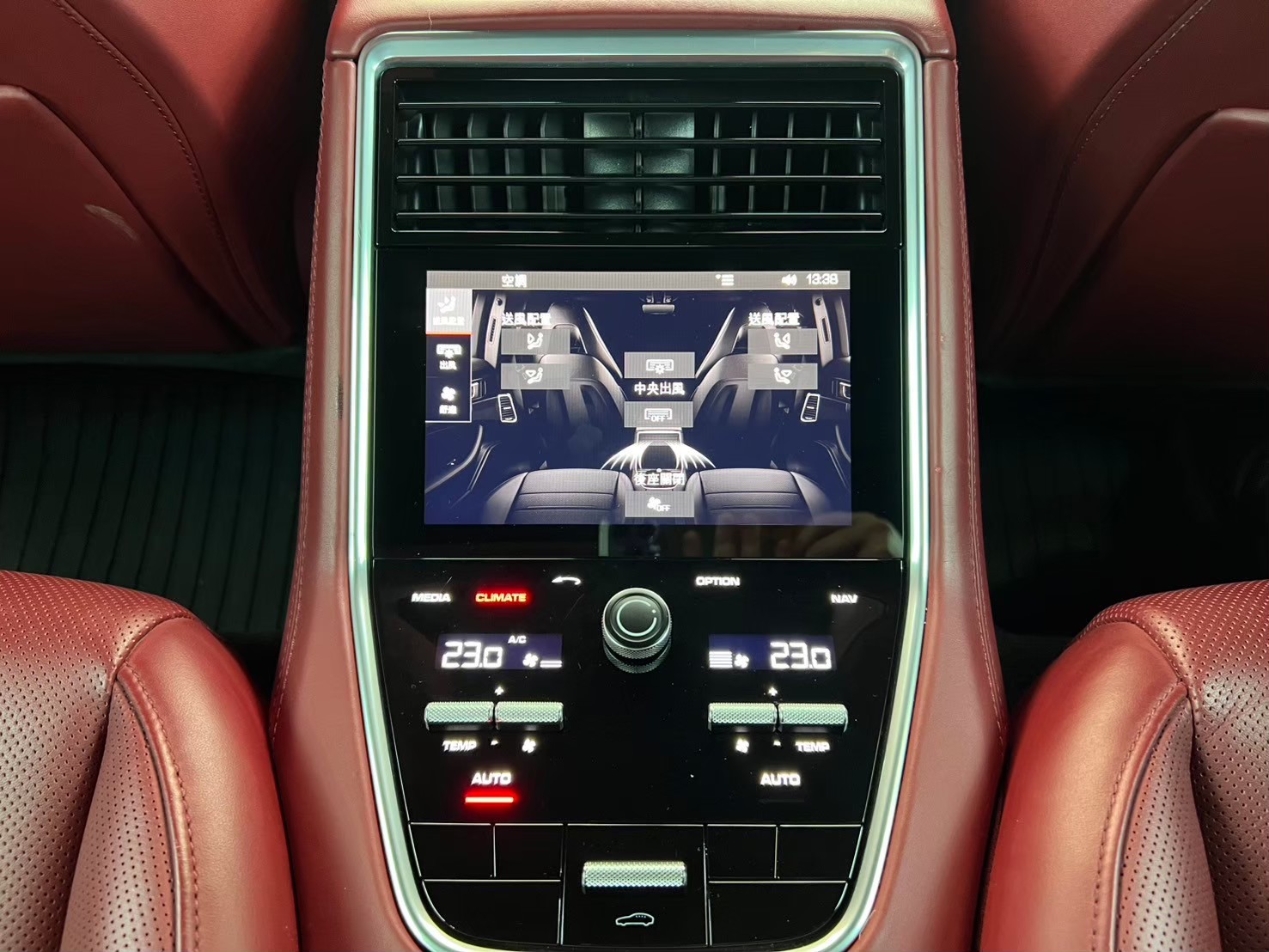2019 保時捷 Porsche Panamera GTS 電話：0966218569 賴：imkc9718  第14張相片