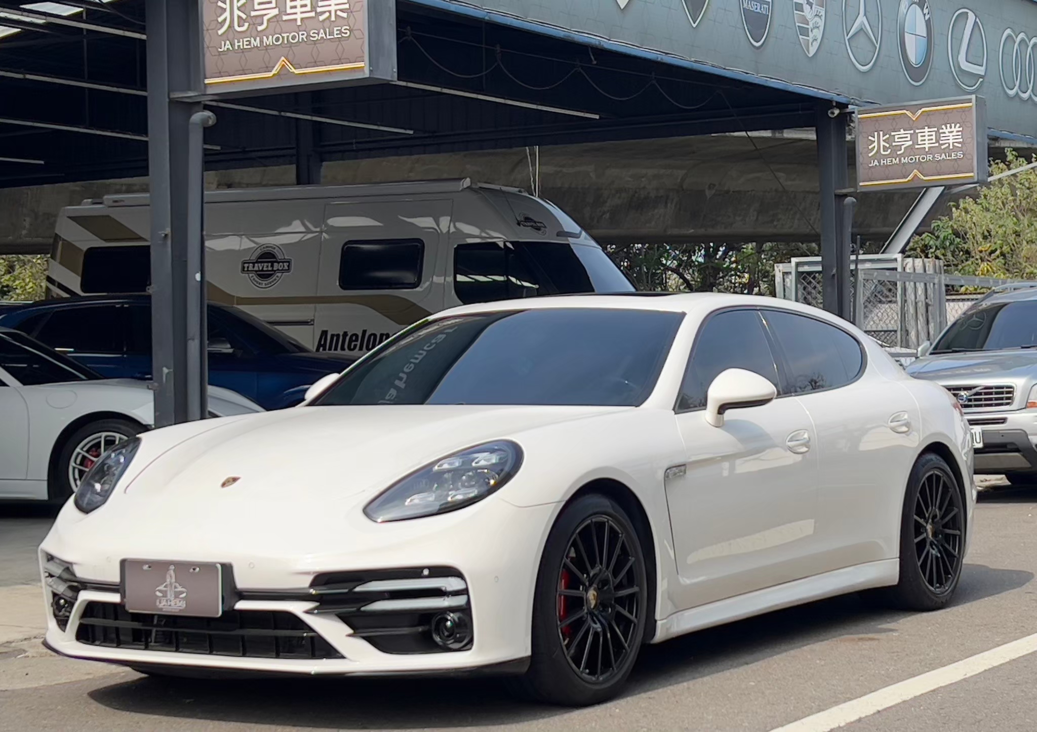 2011 保時捷 Porsche Panamera 電話：0966218569 賴：imkc9718  第1張相片