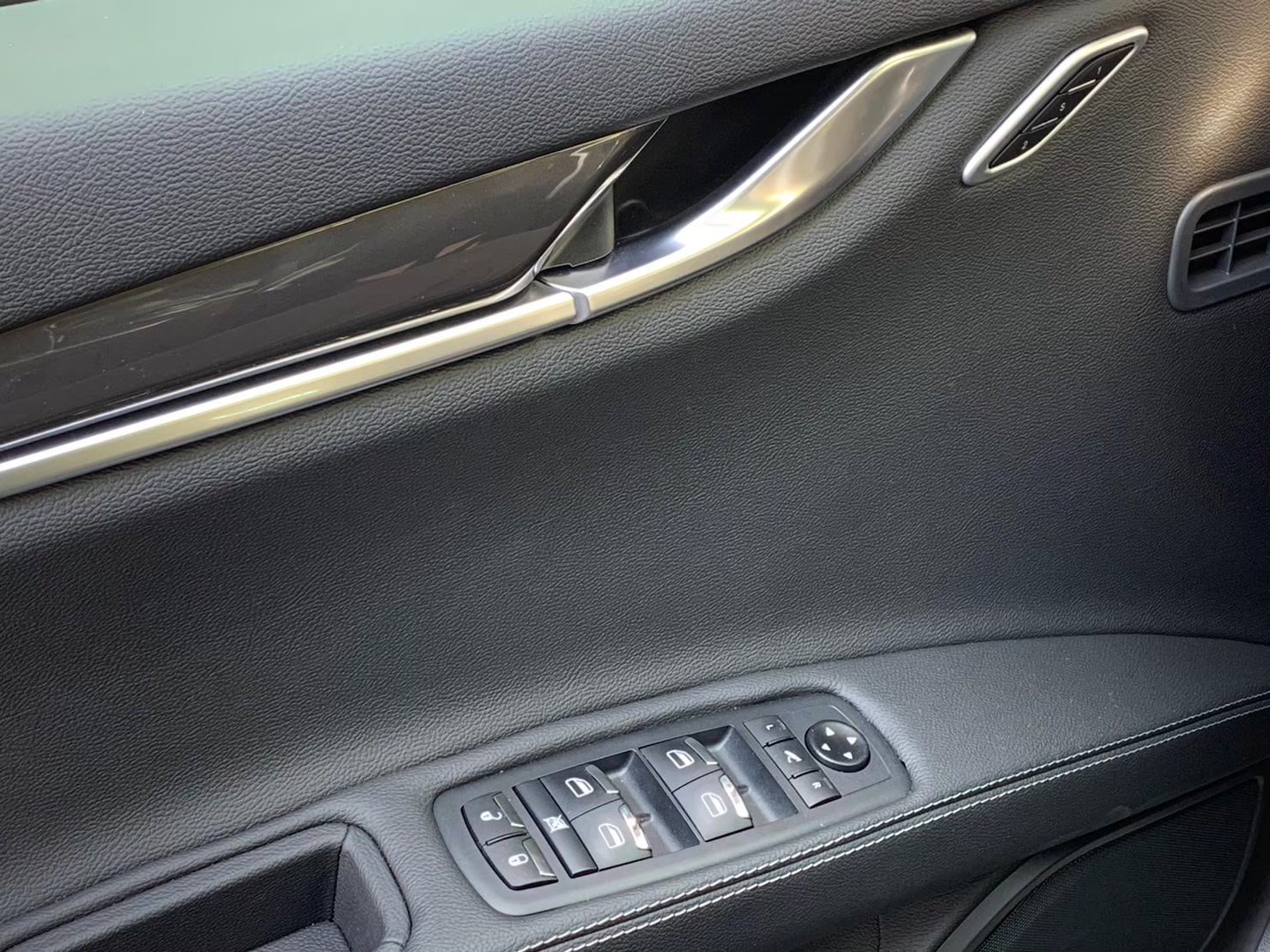 2021 瑪莎拉蒂 Maserati Ghibli MHEV Gransport 電話：0966218569 賴：imkc9718  第10張相片