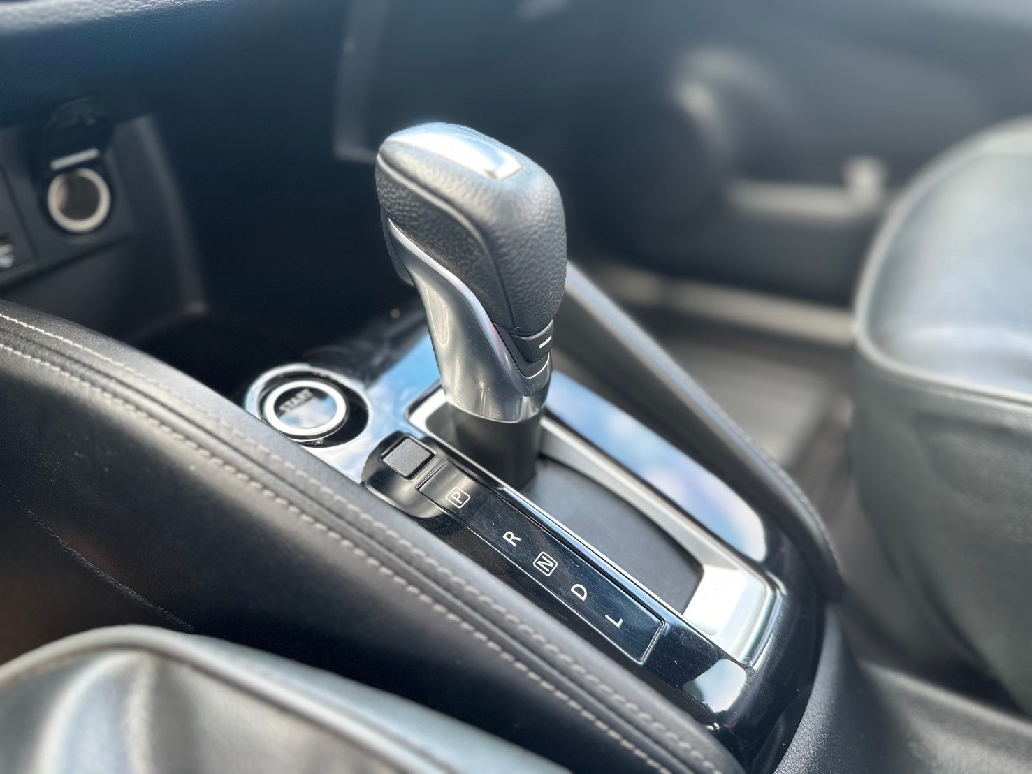 2019日產 KICKS 棕色 1.5 小家庭系列款  第9張相片