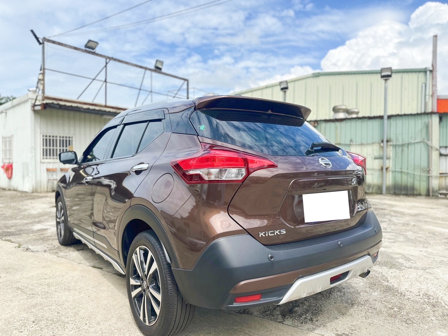 2019日產 KICKS 棕色 1.5 小家庭系列款  第13張相片