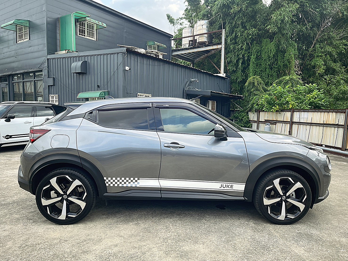 2021 日產 JUKE 1.0駕趣享樂版環景影像系統 電話:0963070555同LINE  第19張相片