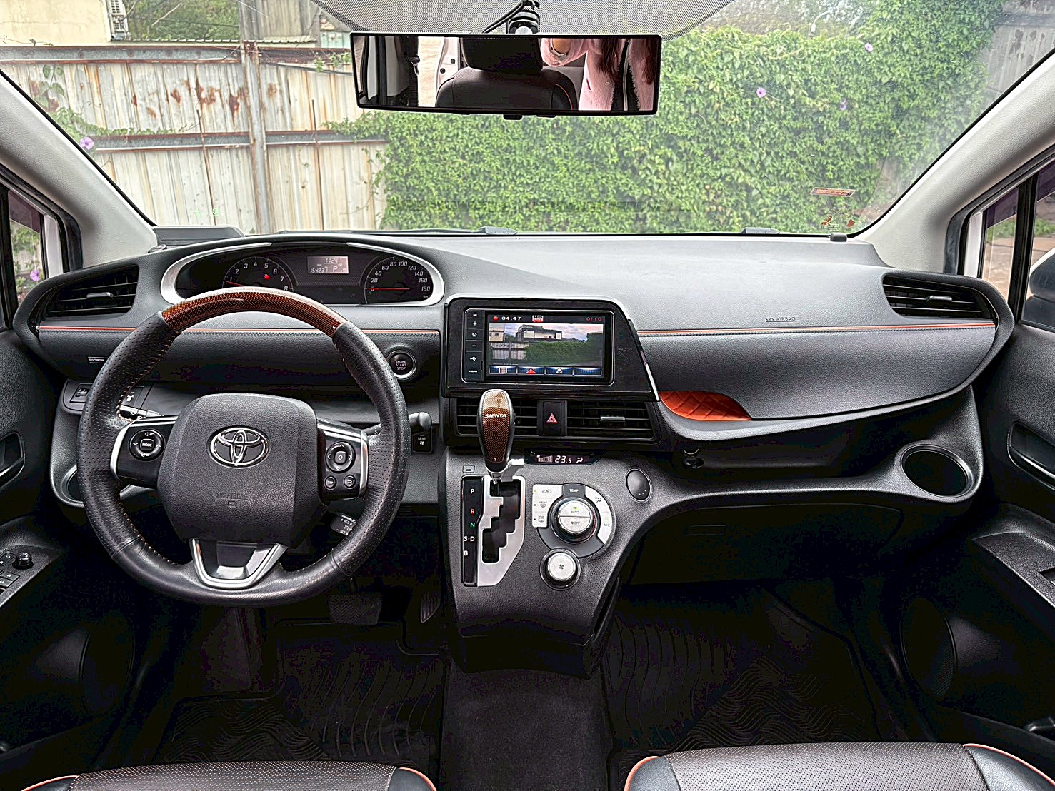 TOYOTA SIENTA 7人座豪華+單滑門 電話:0963070555同LINE  第2張相片