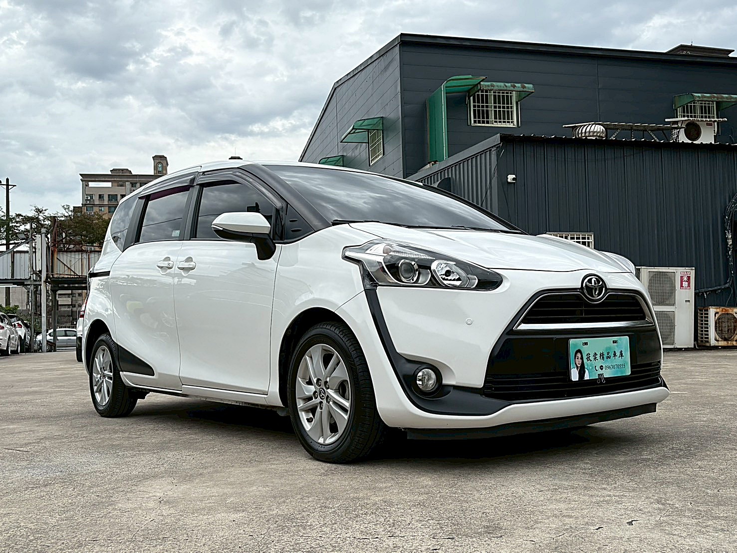 TOYOTA SIENTA 7人座豪華+單滑門 電話:0963070555同LINE  第4張相片