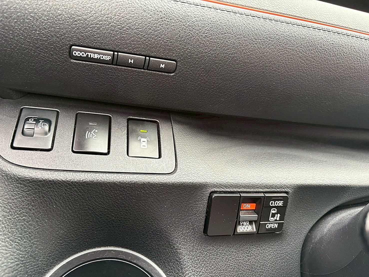 TOYOTA SIENTA 7人座豪華+單滑門 電話:0963070555同LINE  第8張相片