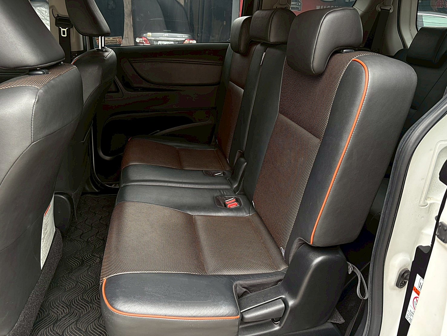 TOYOTA SIENTA 7人座豪華+單滑門 電話:0963070555同LINE  第13張相片