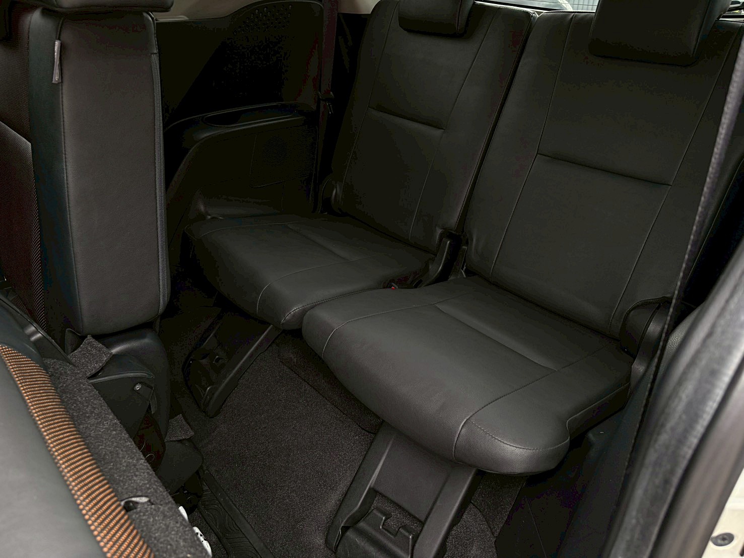 TOYOTA SIENTA 7人座豪華+單滑門 電話:0963070555同LINE  第14張相片