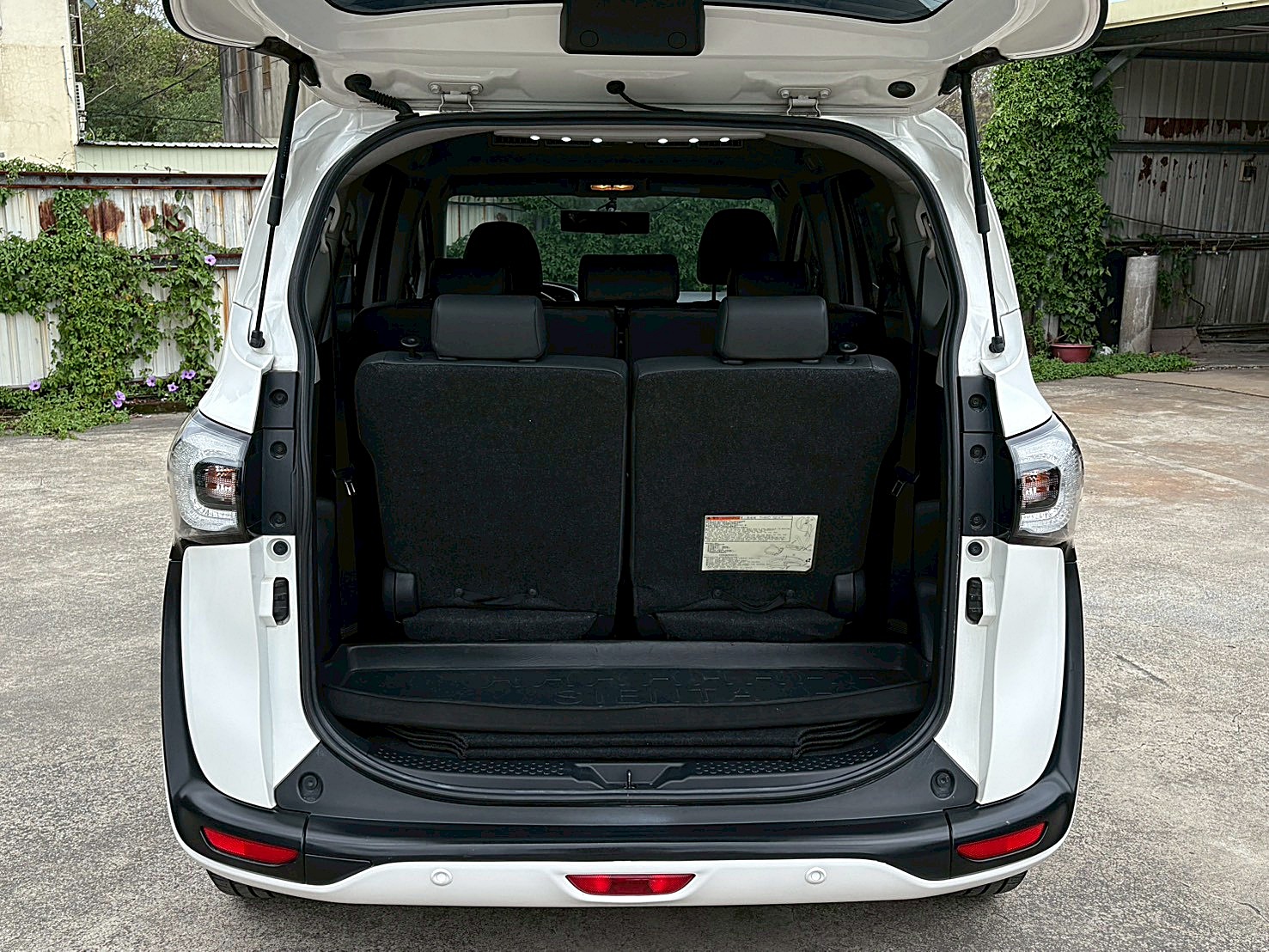 TOYOTA SIENTA 7人座豪華+單滑門 電話:0963070555同LINE  第15張相片