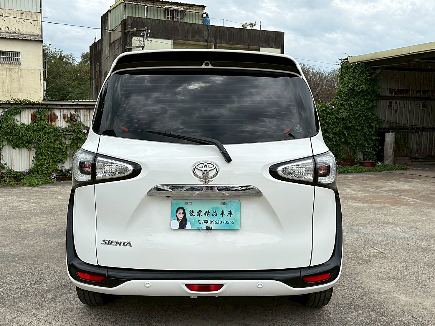 TOYOTA SIENTA 7人座豪華+單滑門 電話:0963070555同LINE  第18張相片