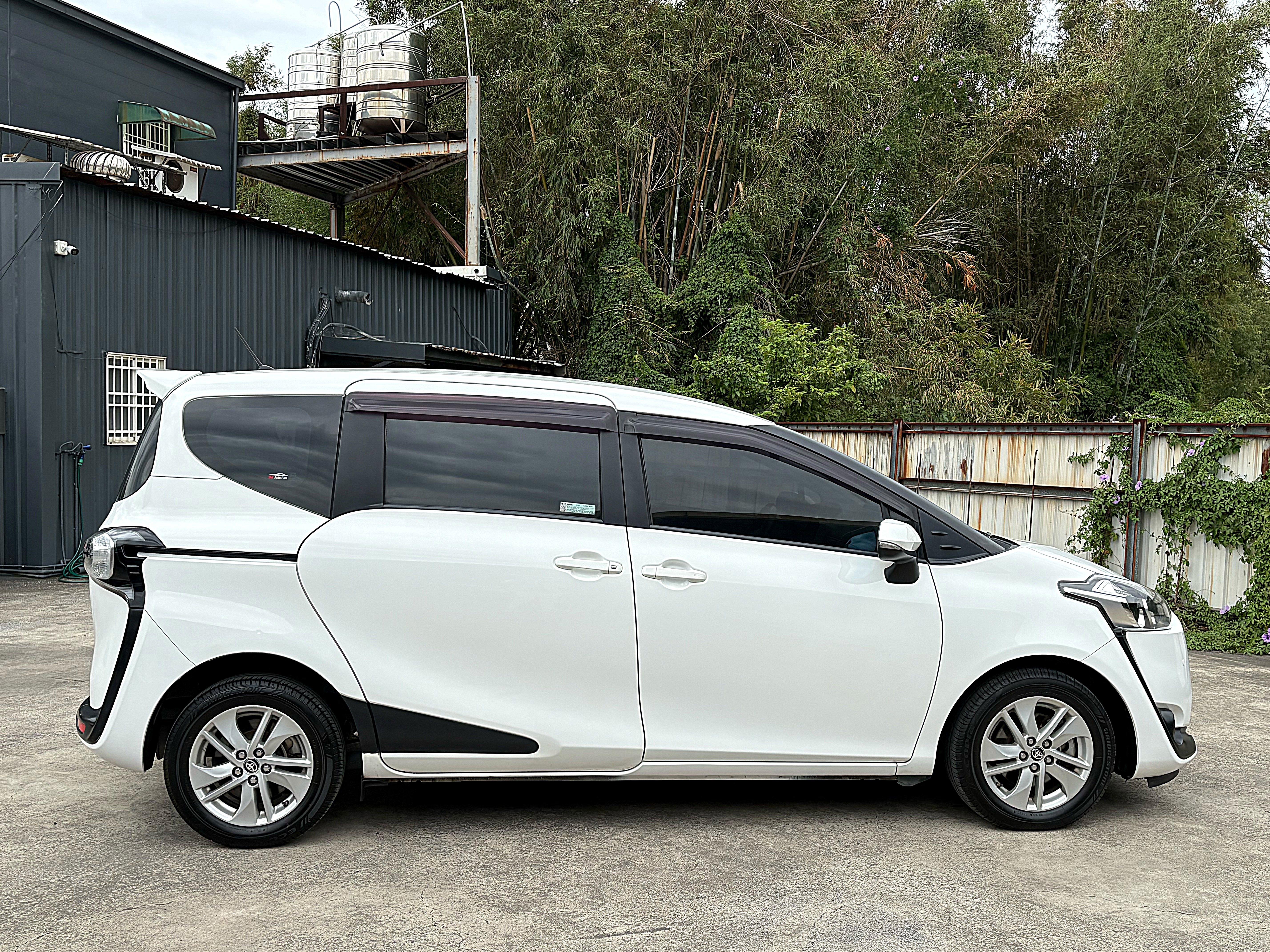 TOYOTA SIENTA 7人座豪華+單滑門 電話:0963070555同LINE  第19張相片
