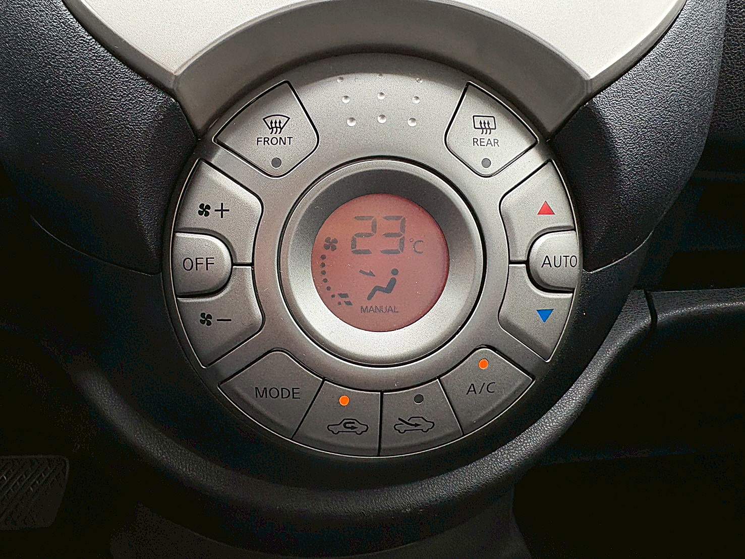 2017 Nissan March 1.5豪華版  電話:0963070555同LINE  第13張相片
