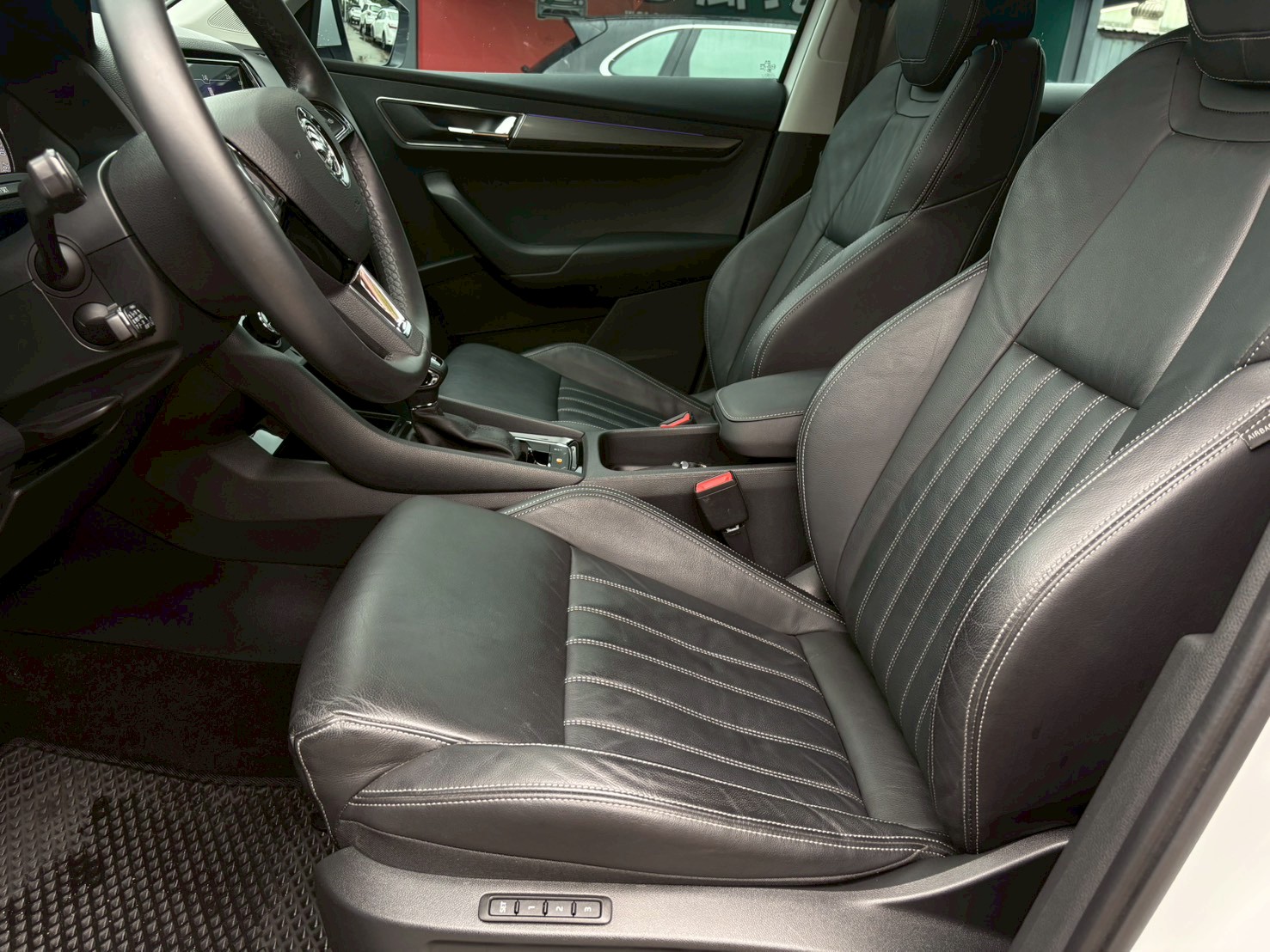2018 Skoda Karoq(卡羅克) 1.5 TSI 尊榮版 電話:0963070555同LINE  第12張相片