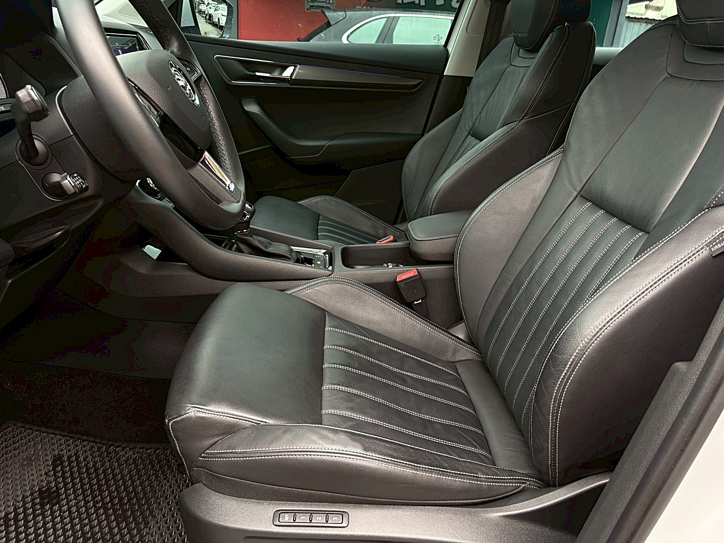 2018 Skoda Karoq(卡羅克) 1.5 TSI 尊榮版 電話:0963070555同LINE  第13張相片