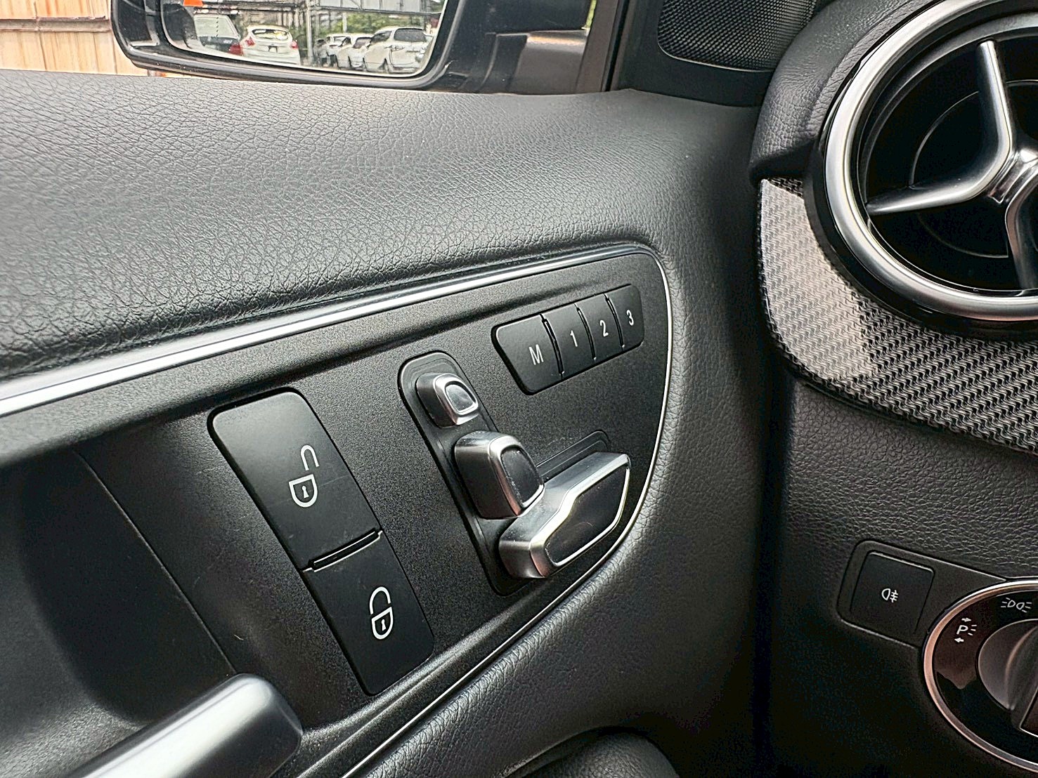 2018BENZ B200 電話:0963070555同LINE  第7張相片