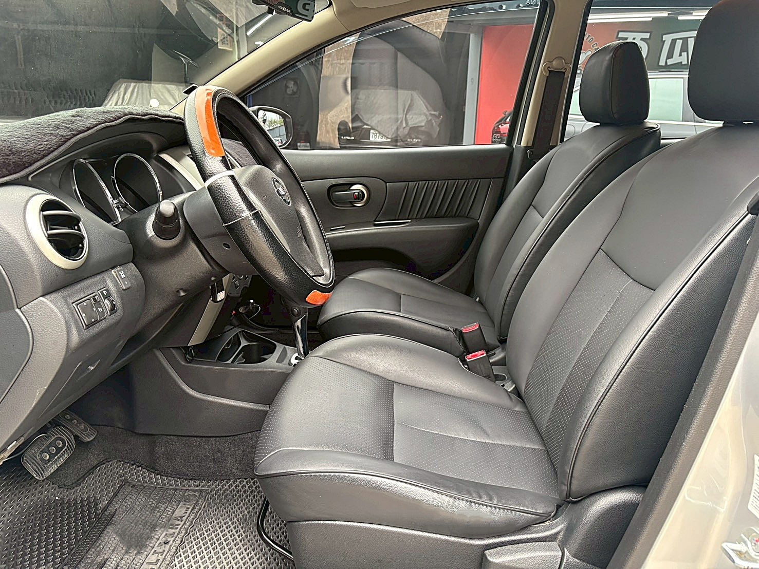 2016Nissan Livina 豪華版 原廠保養 電話:0963070555同LINE  第10張相片